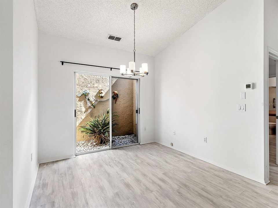 En Venta: $298,000 (2 camas, 2 baños, 1150 Pies cuadrados)