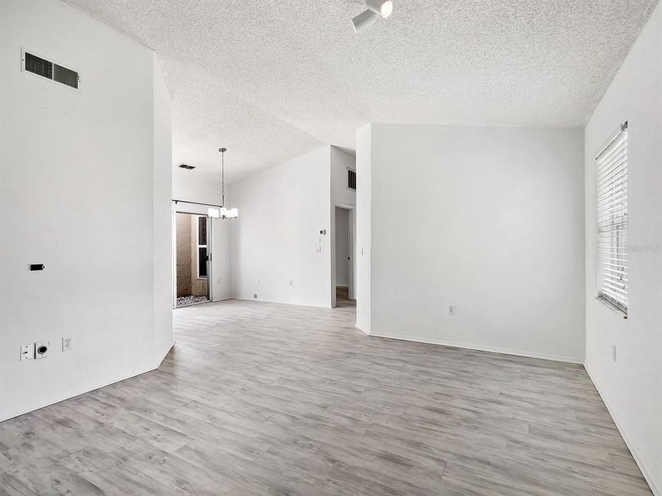 En Venta: $298,000 (2 camas, 2 baños, 1150 Pies cuadrados)