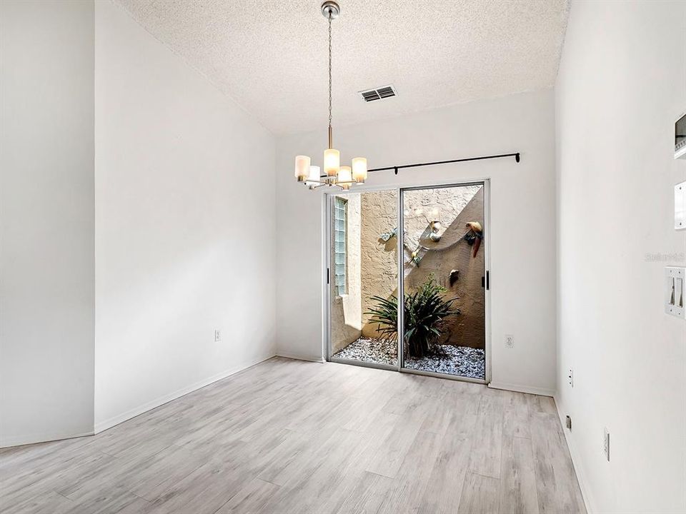 En Venta: $298,000 (2 camas, 2 baños, 1150 Pies cuadrados)