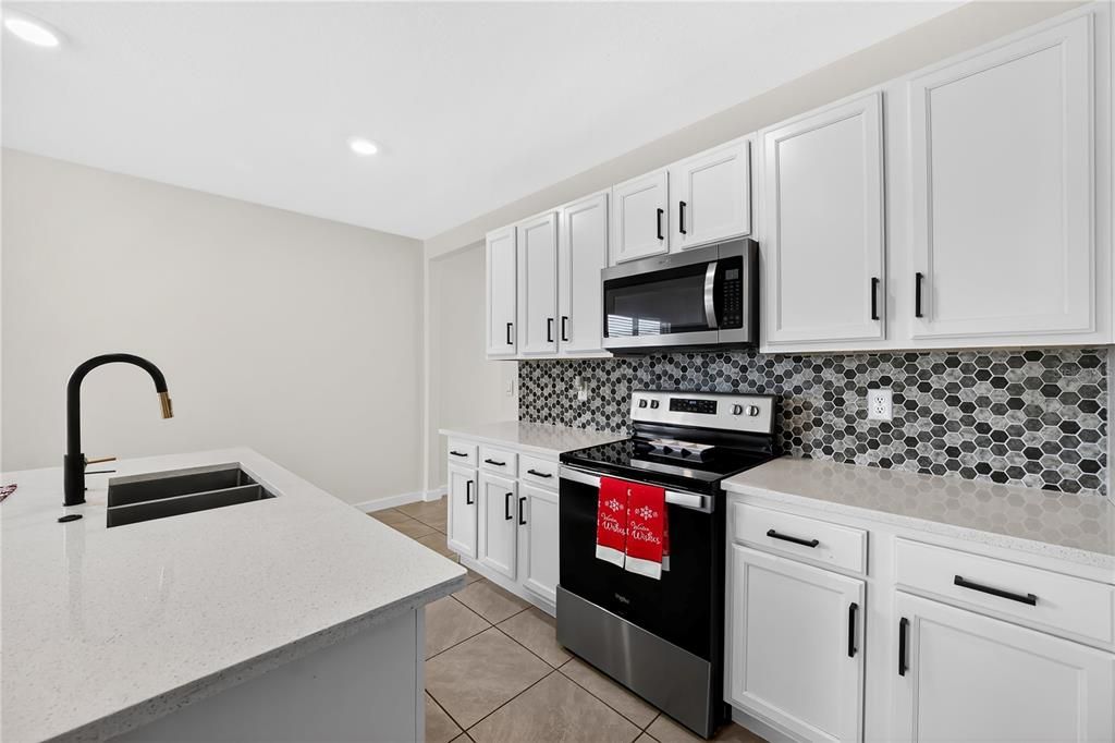 For Sale: $284,000 (3 beds, 2 baths, 1629 Square Feet)