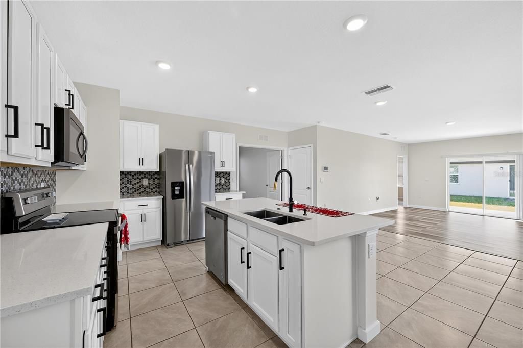 For Sale: $284,000 (3 beds, 2 baths, 1629 Square Feet)