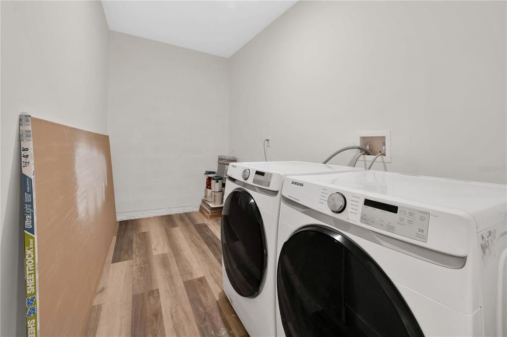 For Sale: $284,000 (3 beds, 2 baths, 1629 Square Feet)