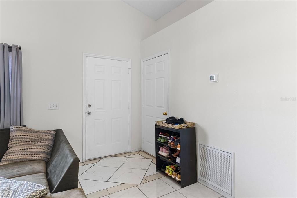 For Sale: $255,000 (3 beds, 2 baths, 1182 Square Feet)