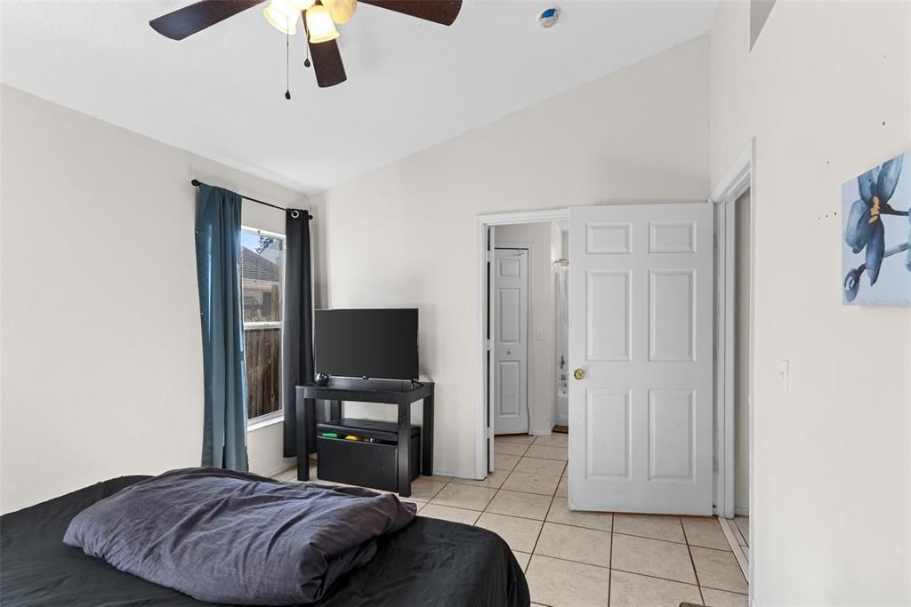 For Sale: $255,000 (3 beds, 2 baths, 1182 Square Feet)