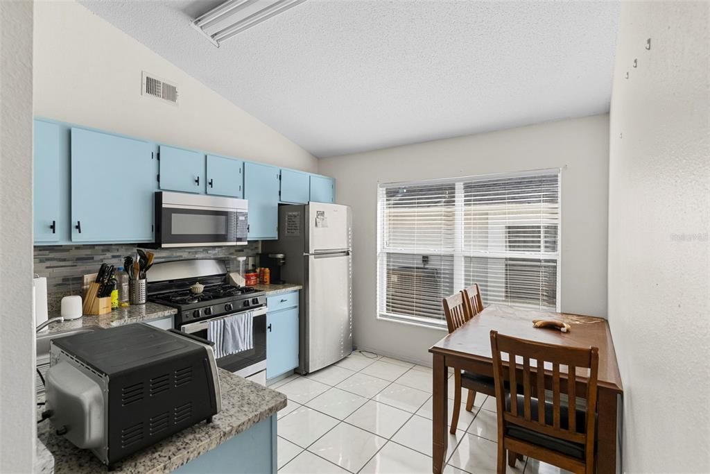 For Sale: $255,000 (3 beds, 2 baths, 1182 Square Feet)