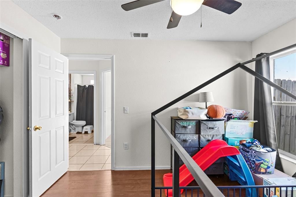 For Sale: $255,000 (3 beds, 2 baths, 1182 Square Feet)