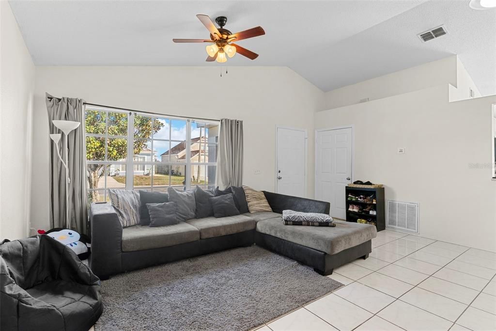 For Sale: $255,000 (3 beds, 2 baths, 1182 Square Feet)