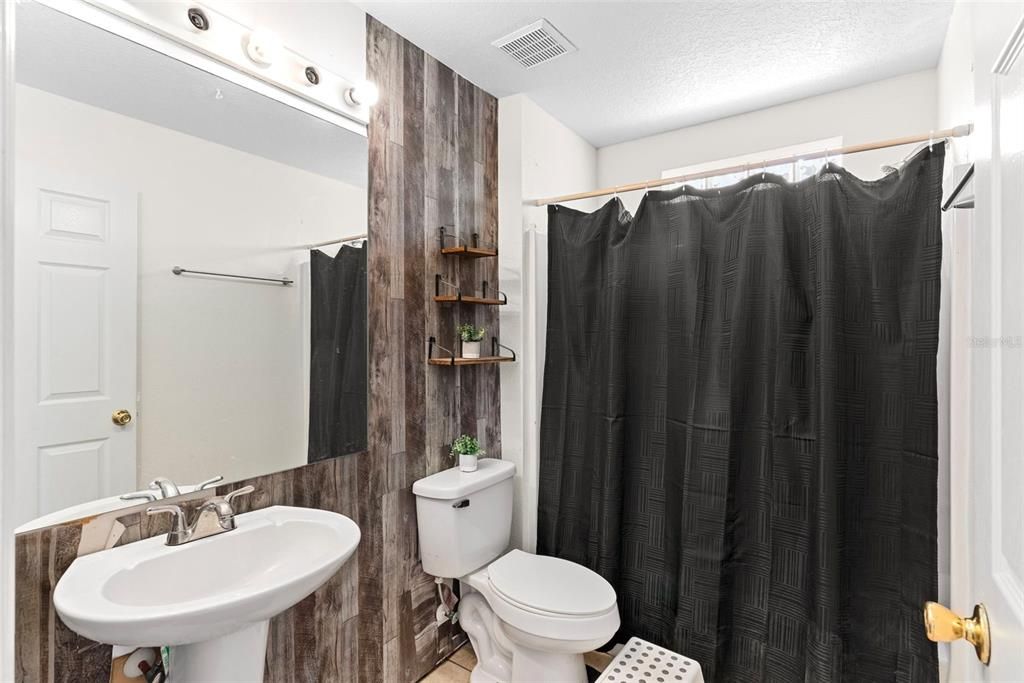 For Sale: $255,000 (3 beds, 2 baths, 1182 Square Feet)