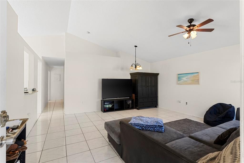 For Sale: $255,000 (3 beds, 2 baths, 1182 Square Feet)