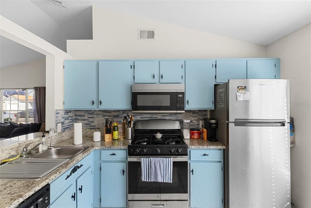 For Sale: $255,000 (3 beds, 2 baths, 1182 Square Feet)