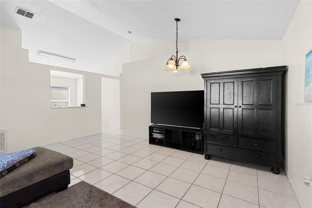 For Sale: $255,000 (3 beds, 2 baths, 1182 Square Feet)