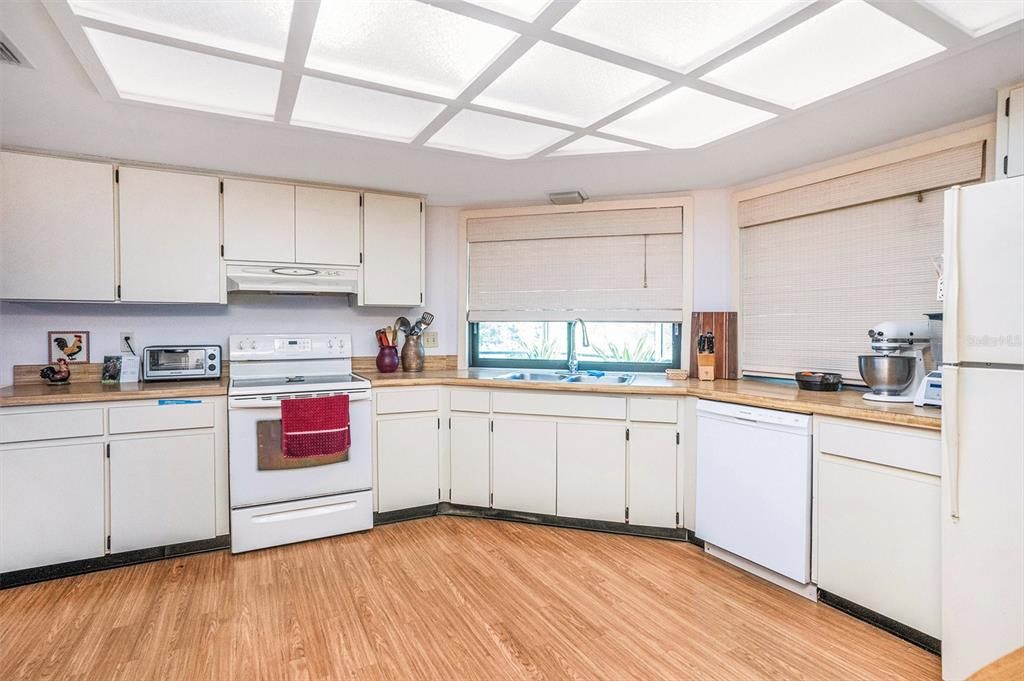 For Sale: $449,000 (3 beds, 2 baths, 1837 Square Feet)