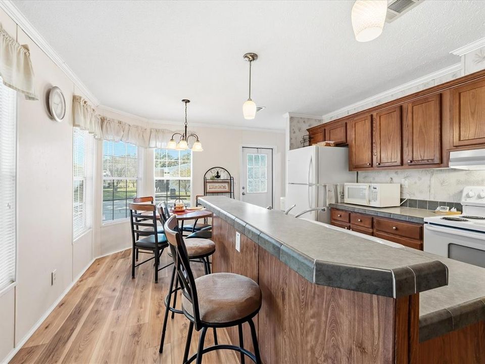 待售: $199,000 (3 贝兹, 2 浴室, 1344 平方英尺)