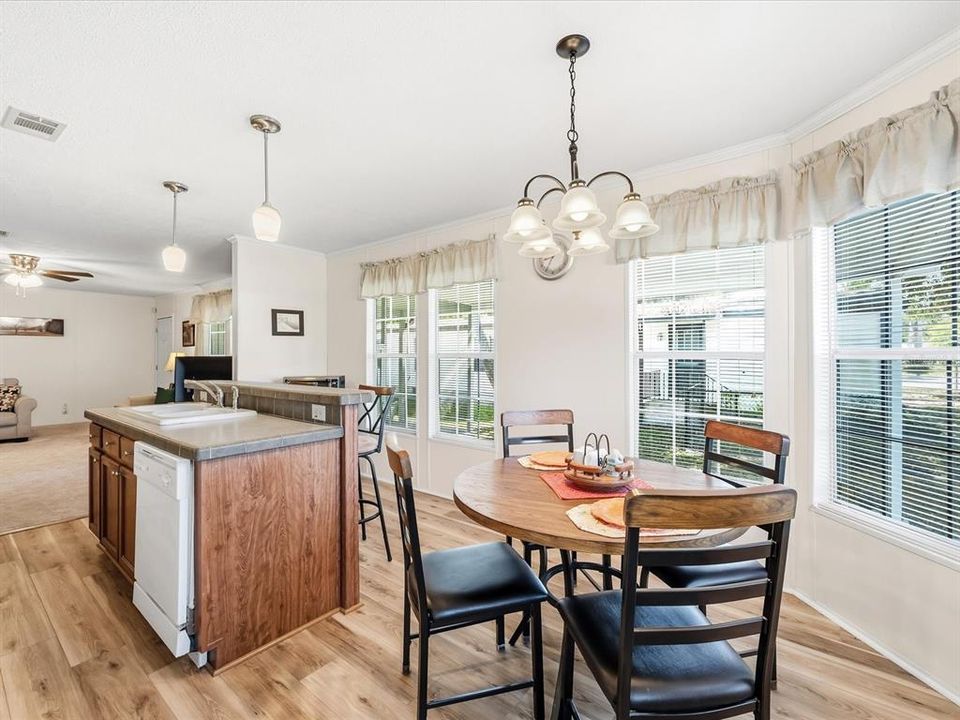 待售: $199,000 (3 贝兹, 2 浴室, 1344 平方英尺)