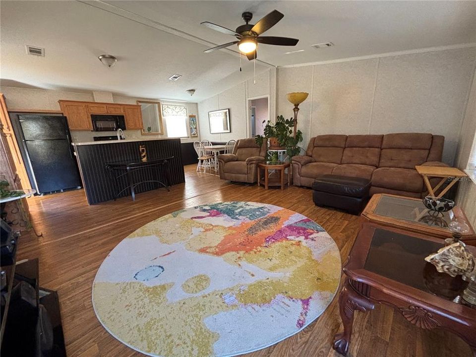 Под контрактом: $159,000 (2 спален, 2 ванн, 960 Квадратных фут)