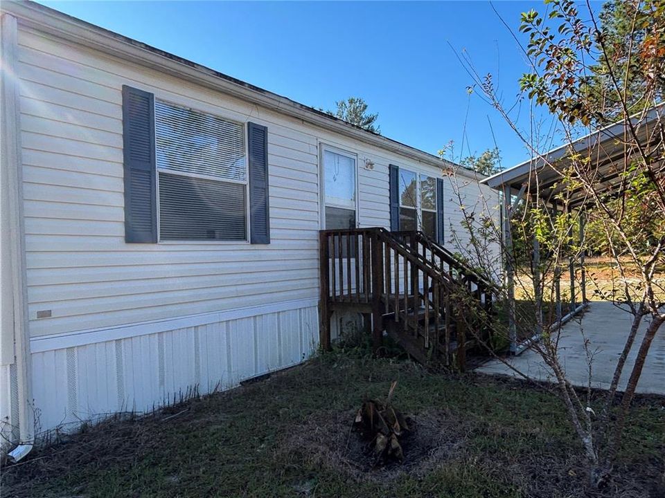 Под контрактом: $159,000 (2 спален, 2 ванн, 960 Квадратных фут)