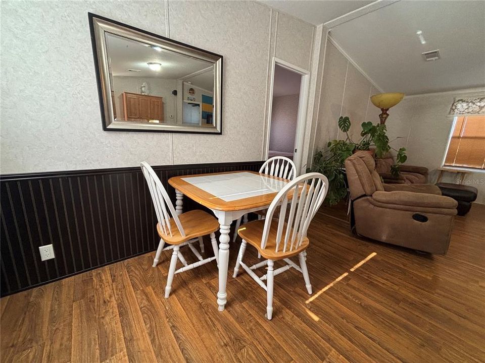 Под контрактом: $159,000 (2 спален, 2 ванн, 960 Квадратных фут)