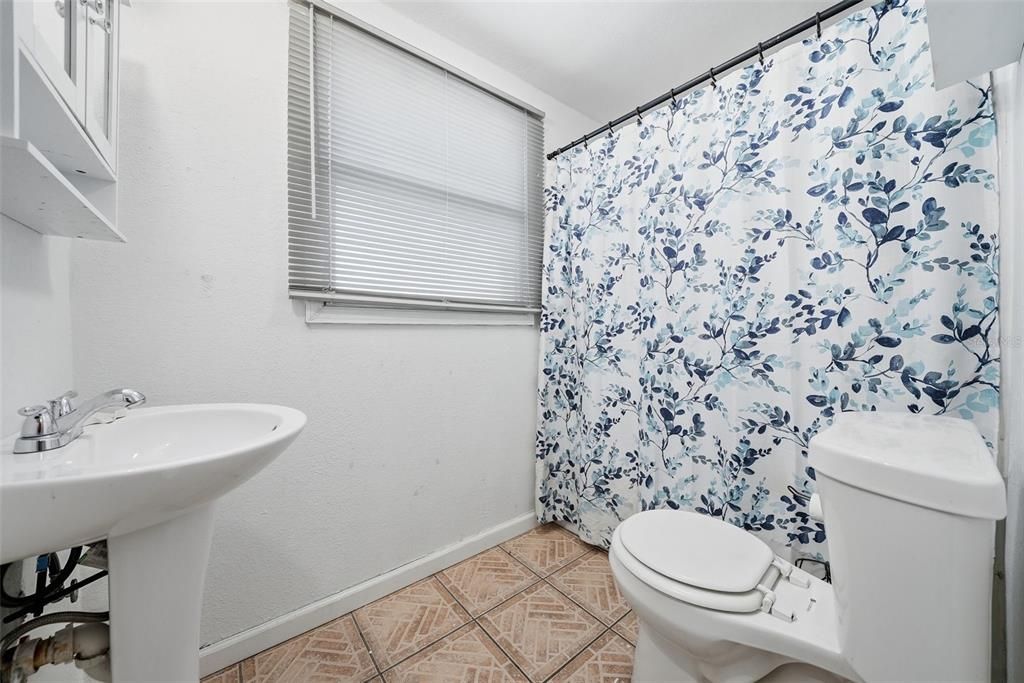 En Venta: $230,000 (3 camas, 2 baños, 1215 Pies cuadrados)