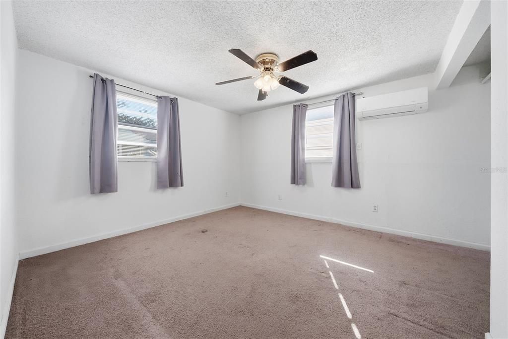 En Venta: $230,000 (3 camas, 2 baños, 1215 Pies cuadrados)