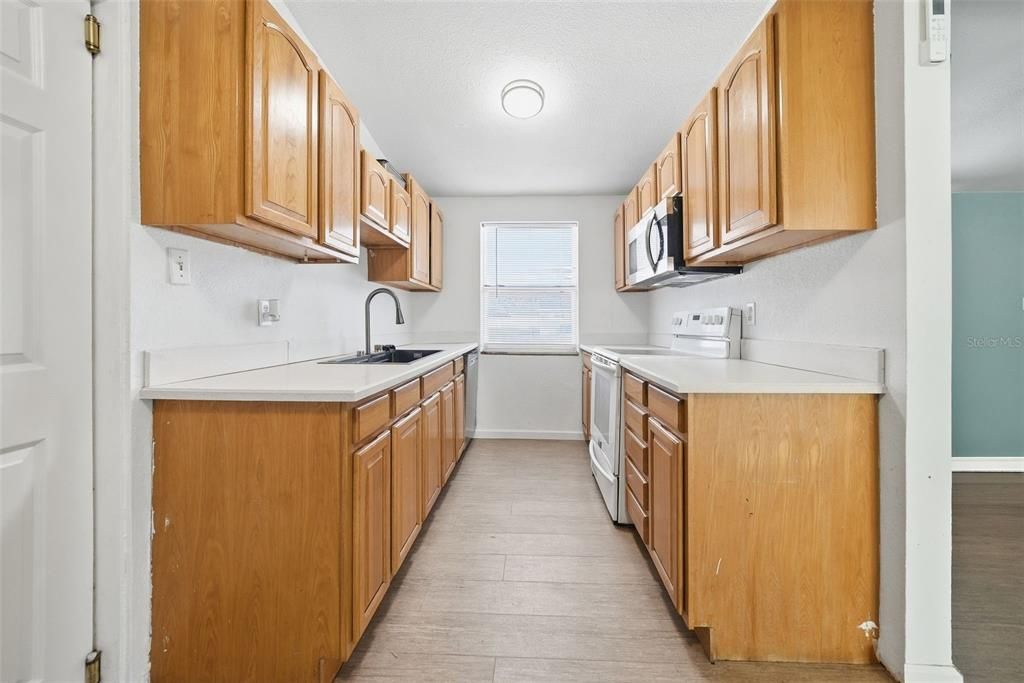 En Venta: $230,000 (3 camas, 2 baños, 1215 Pies cuadrados)