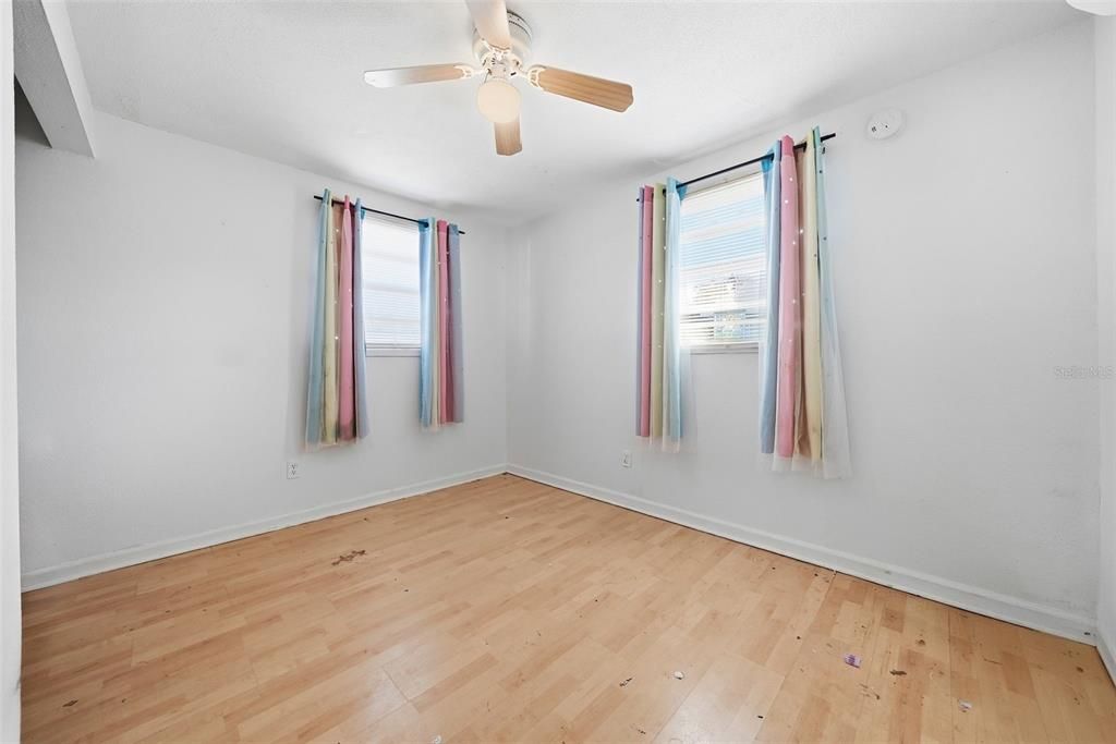 En Venta: $230,000 (3 camas, 2 baños, 1215 Pies cuadrados)