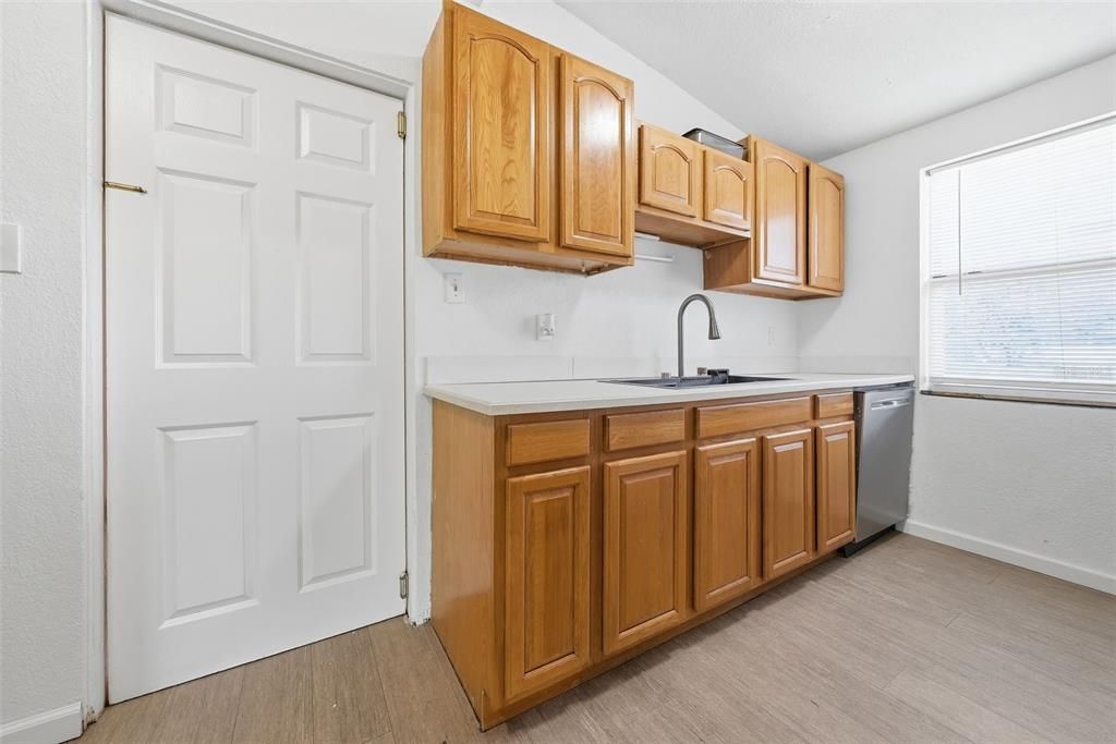 En Venta: $230,000 (3 camas, 2 baños, 1215 Pies cuadrados)