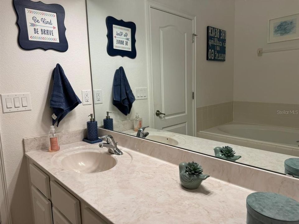 出租: $2,950 (4 贝兹, 3 浴室, 1920 平方英尺)