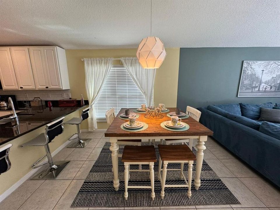 出租: $2,950 (4 贝兹, 3 浴室, 1920 平方英尺)