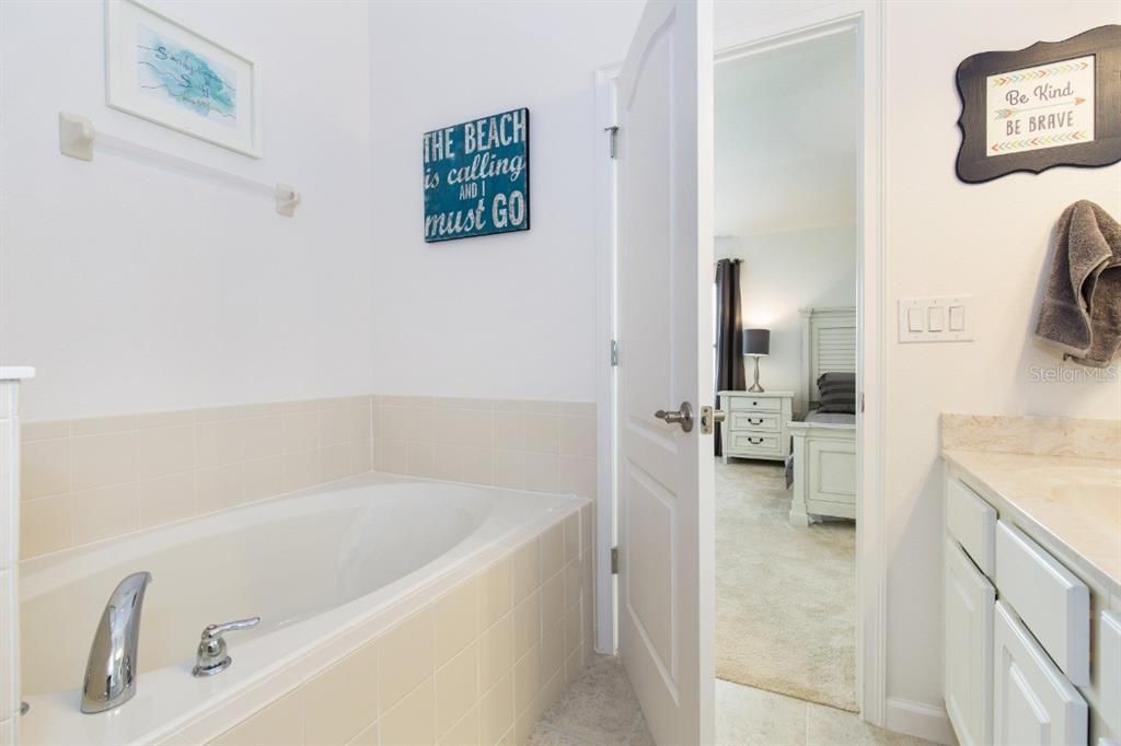 出租: $2,950 (4 贝兹, 3 浴室, 1920 平方英尺)