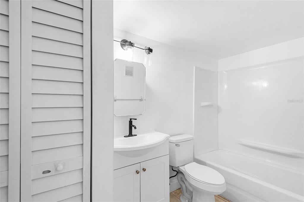 出租: $1,475 (1 贝兹, 1 浴室, 640 平方英尺)