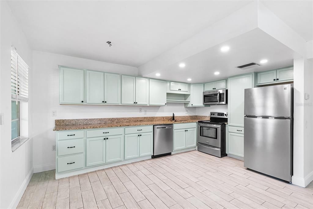 出租: $1,475 (1 贝兹, 1 浴室, 640 平方英尺)