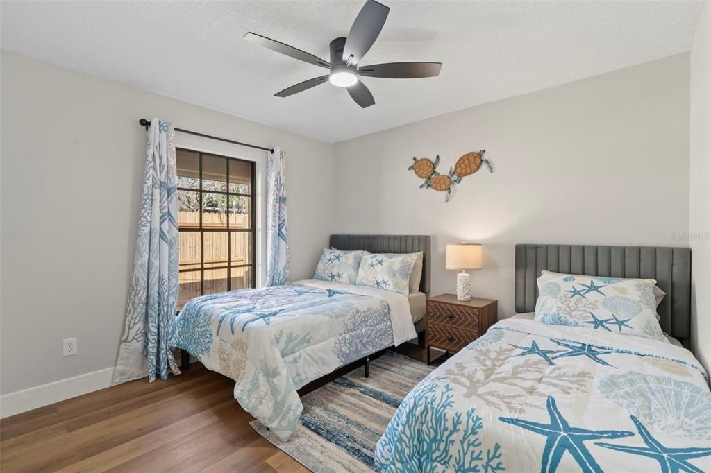 Под контрактом: $430,000 (4 спален, 2 ванн, 2027 Квадратных фут)