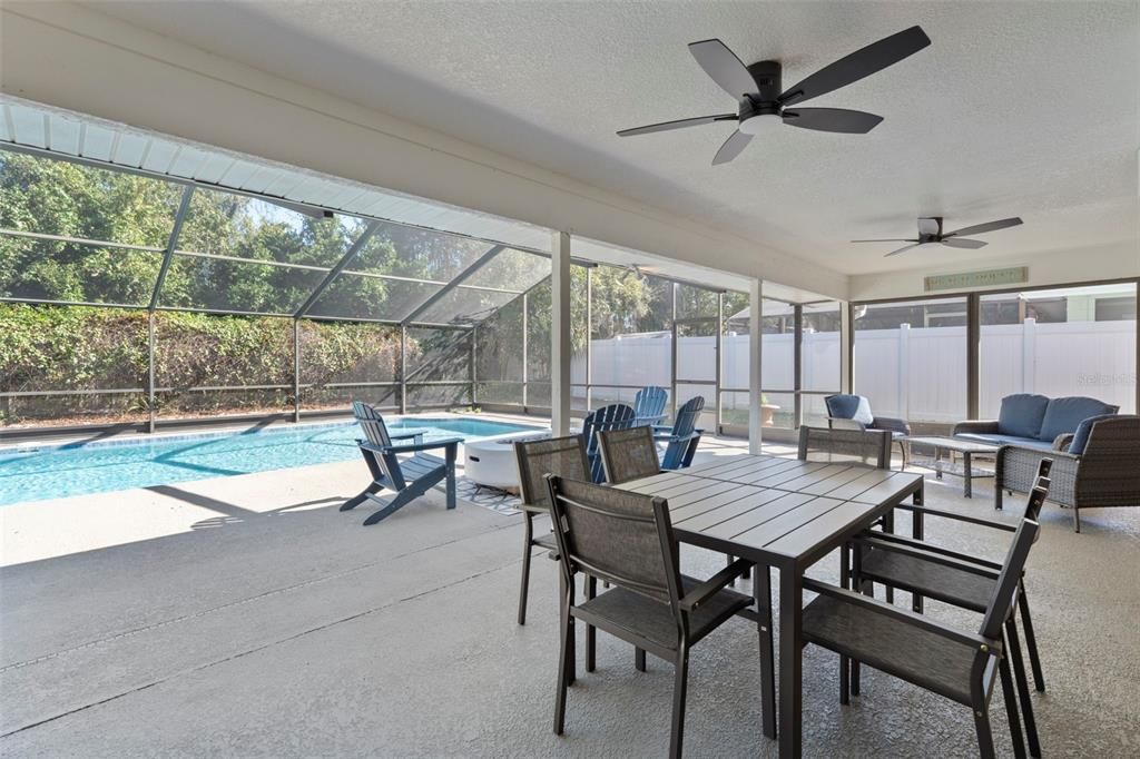 Под контрактом: $430,000 (4 спален, 2 ванн, 2027 Квадратных фут)