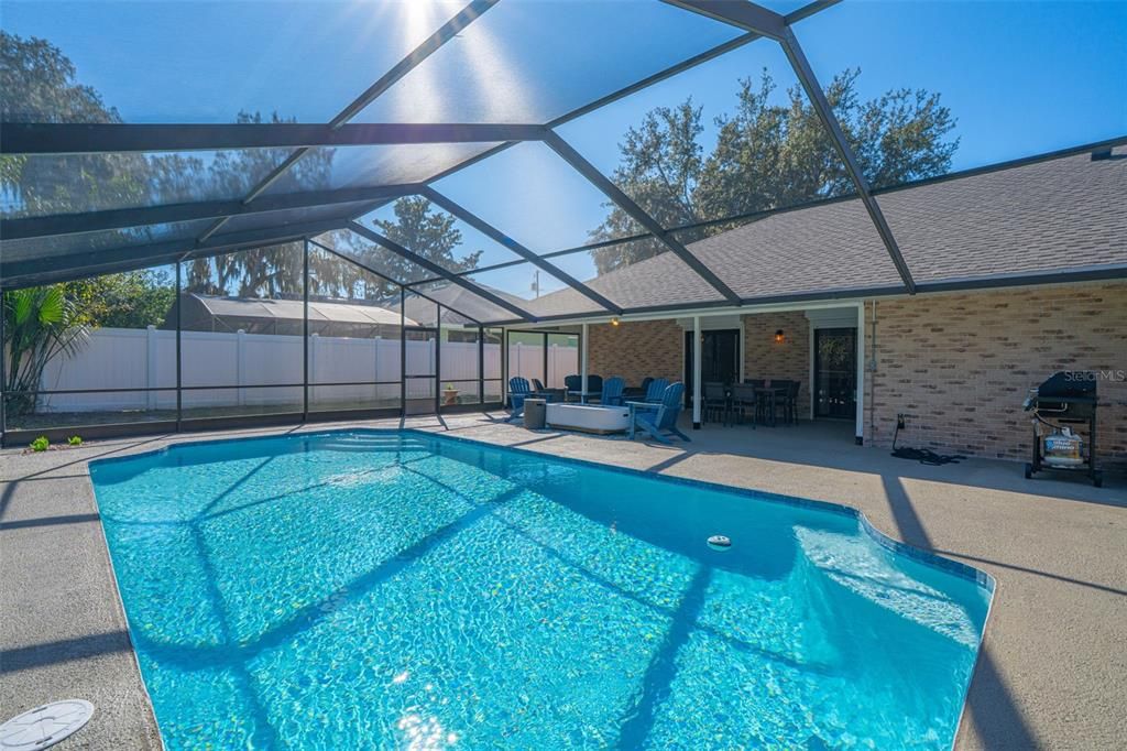 Под контрактом: $430,000 (4 спален, 2 ванн, 2027 Квадратных фут)