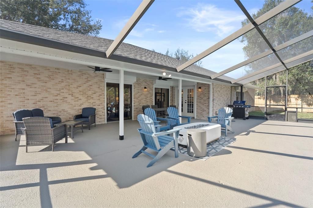 Под контрактом: $430,000 (4 спален, 2 ванн, 2027 Квадратных фут)