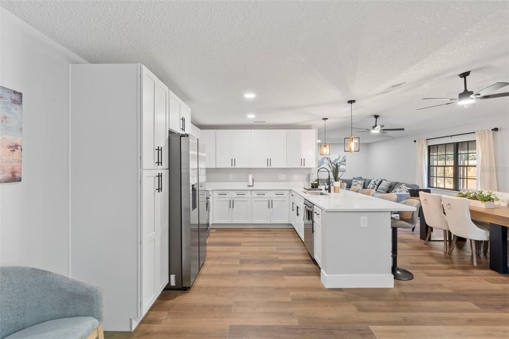 Под контрактом: $430,000 (4 спален, 2 ванн, 2027 Квадратных фут)