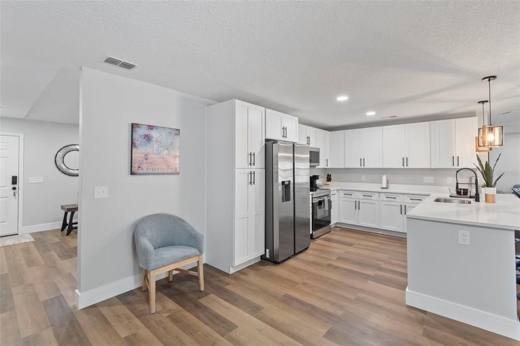 Под контрактом: $430,000 (4 спален, 2 ванн, 2027 Квадратных фут)