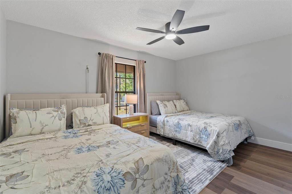 Под контрактом: $430,000 (4 спален, 2 ванн, 2027 Квадратных фут)