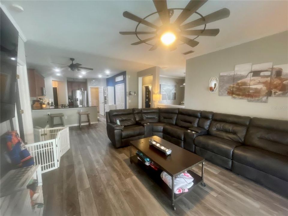 For Sale: $412,000 (4 beds, 2 baths, 1776 Square Feet)