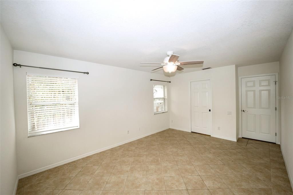 出租: $2,300 (3 贝兹, 2 浴室, 1555 平方英尺)