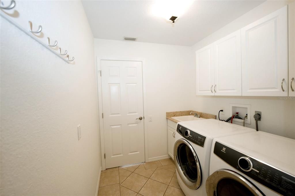 出租: $2,300 (3 贝兹, 2 浴室, 1555 平方英尺)