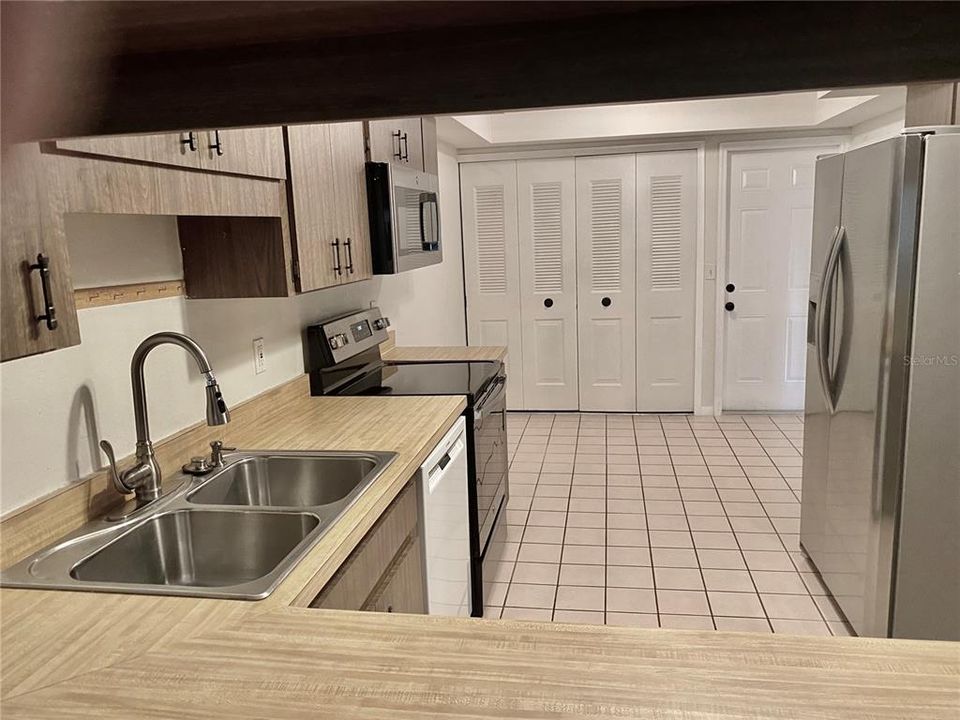 For Sale: $329,000 (3 beds, 2 baths, 1721 Square Feet)