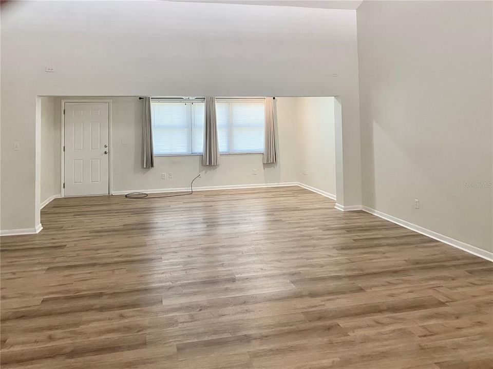 For Sale: $329,000 (3 beds, 2 baths, 1721 Square Feet)