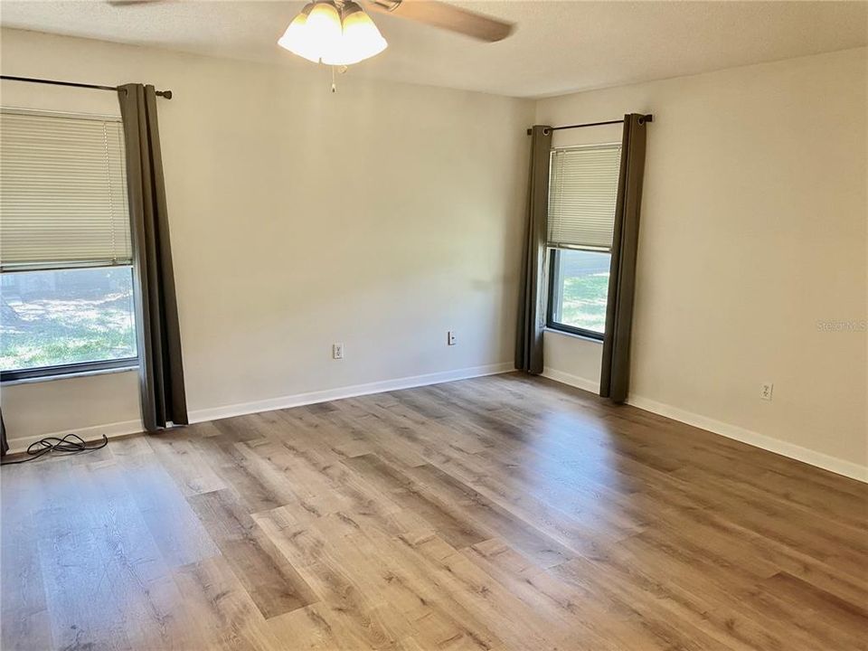 For Sale: $329,000 (3 beds, 2 baths, 1721 Square Feet)