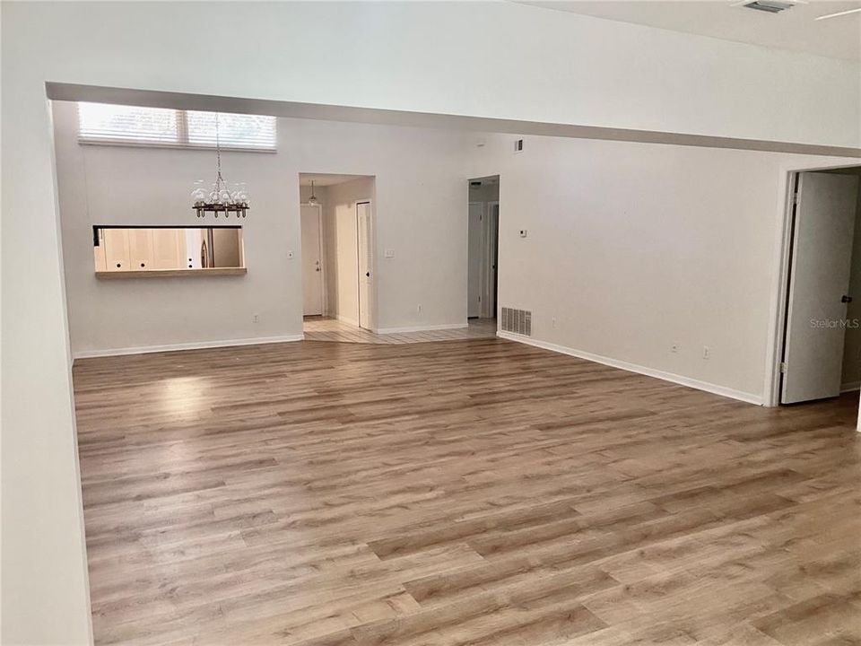 For Sale: $329,000 (3 beds, 2 baths, 1721 Square Feet)