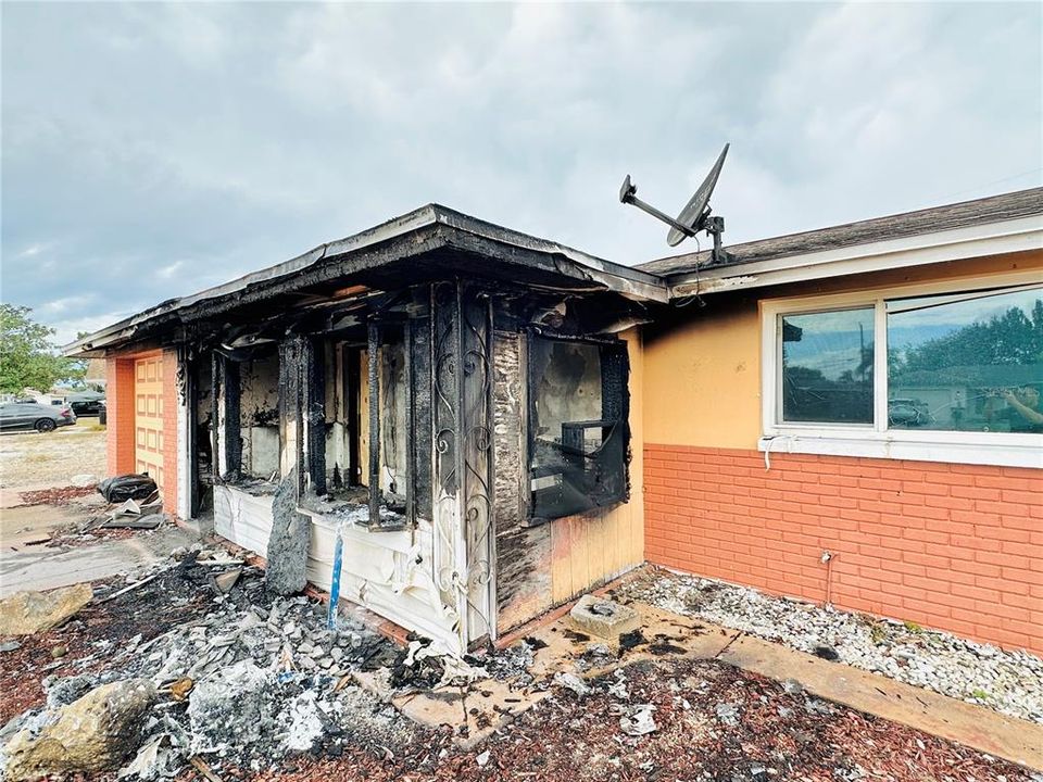 Active With Contract: $140,000 (2 beds, 1 baths, 1463 Square Feet)