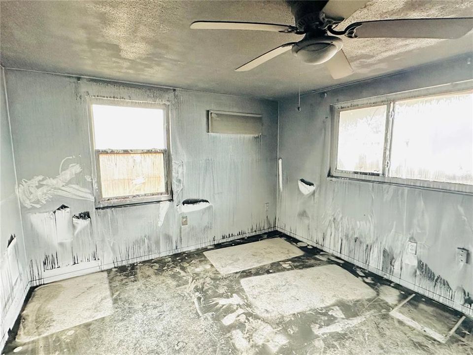 Active With Contract: $140,000 (2 beds, 1 baths, 1463 Square Feet)