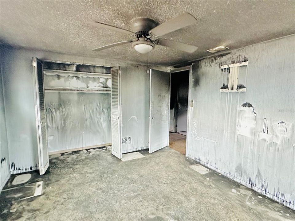 Active With Contract: $140,000 (2 beds, 1 baths, 1463 Square Feet)