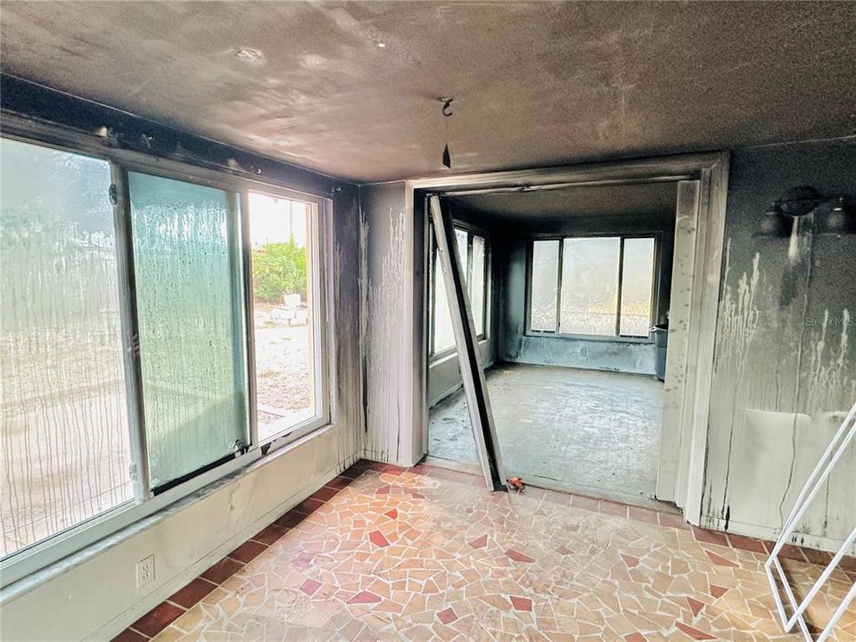 Active With Contract: $140,000 (2 beds, 1 baths, 1463 Square Feet)