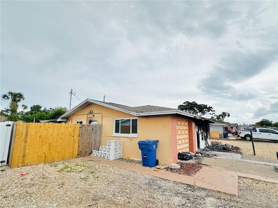 Active With Contract: $140,000 (2 beds, 1 baths, 1463 Square Feet)